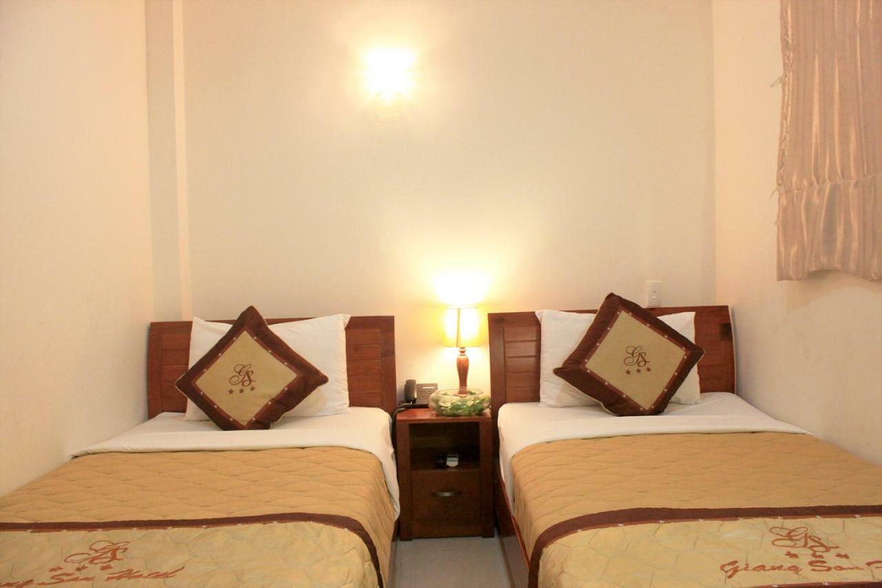 Giang Son 2 Hotel Thành Pho Ho Chí Minh Esterno foto